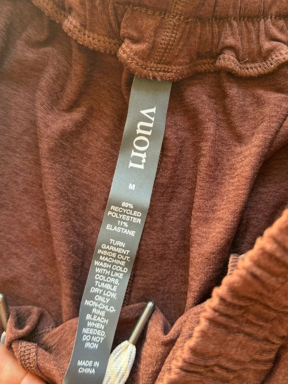 Vuori Boyfriend Short Shorts Cedar Heather Brown Size Medium New NWT - Picture 3 of 8